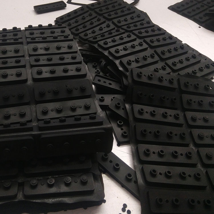 定制硅膠蓋只需要開大模嗎？