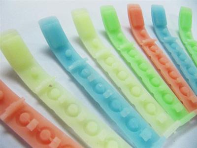 彩色熒光夜光硅膠拉條發(fā)光效果好 彩色熒光夜光硅膠拉條發(fā)光效果好